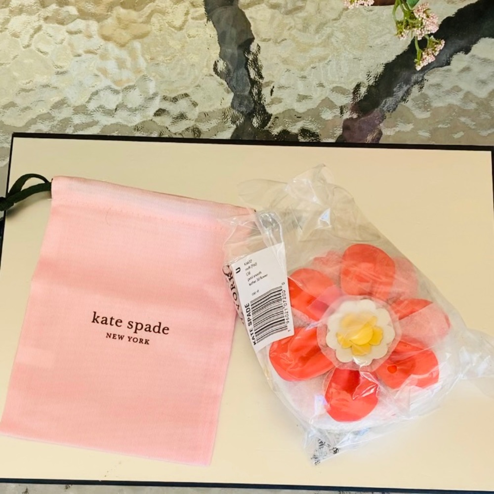 Kate Spade Petal 3D Flower Coin Purse NWT - Picture 4 of 10